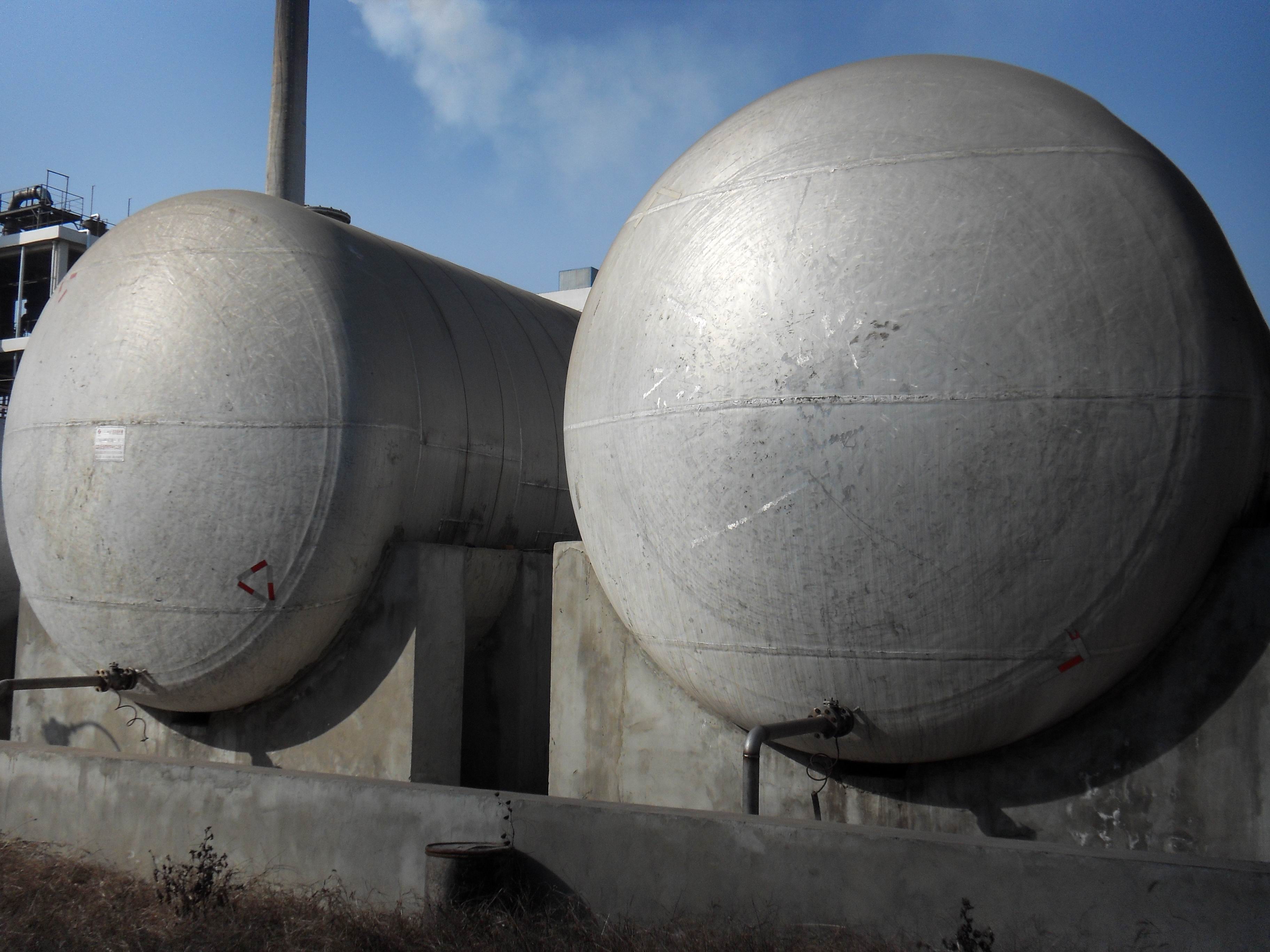 八一化工(gong)360立方硝酸儲罐